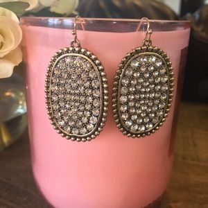 Jewelry - Beautiful Earrings w Crystals Jewelry - Beautiful Earrings w Crystals